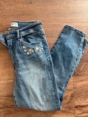 Abercrombie & Fitch Blue Skinny Jeans with Floral Pocket Embellishments